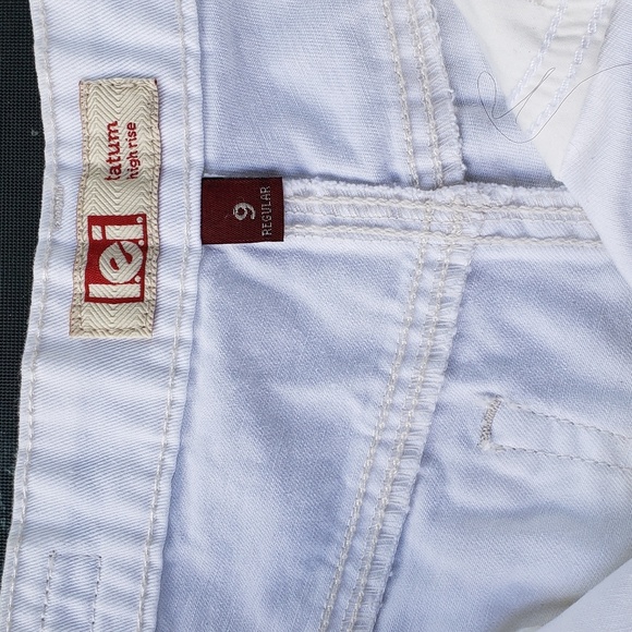 lei. Women's white shorts - Picture 4 of 4